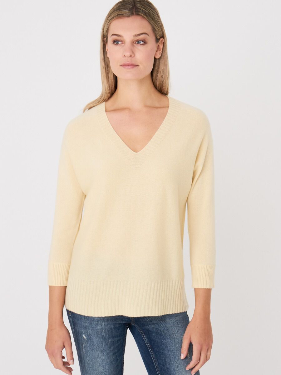 Casual V sweater with 3/4 sleeves in organic cashmere image number 0