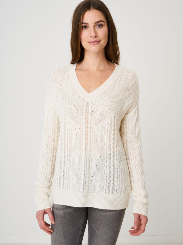 Cable knit cashmere sweater with delicate sequin decoration image number 0