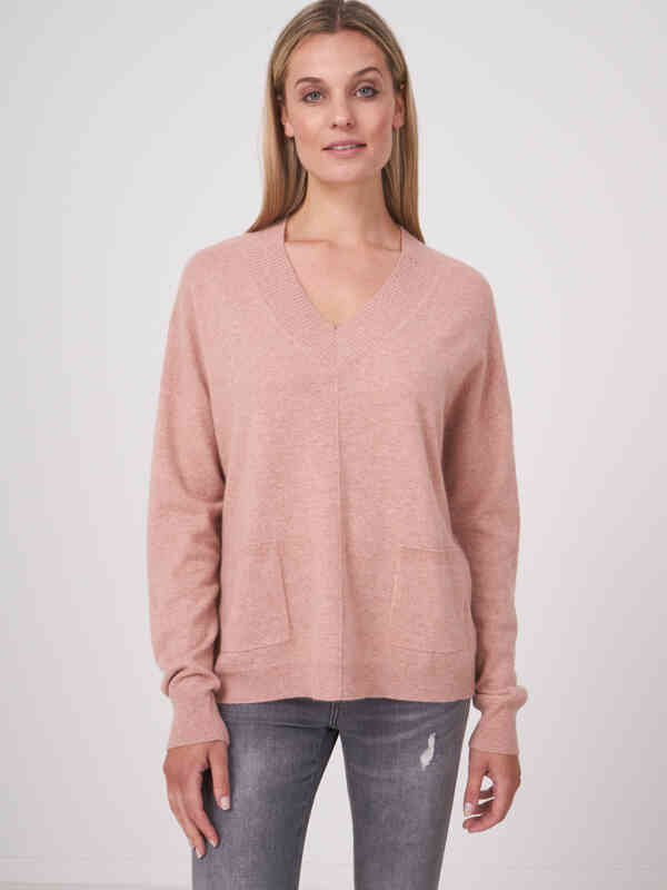 Cashmere V-neck sweater with pockets