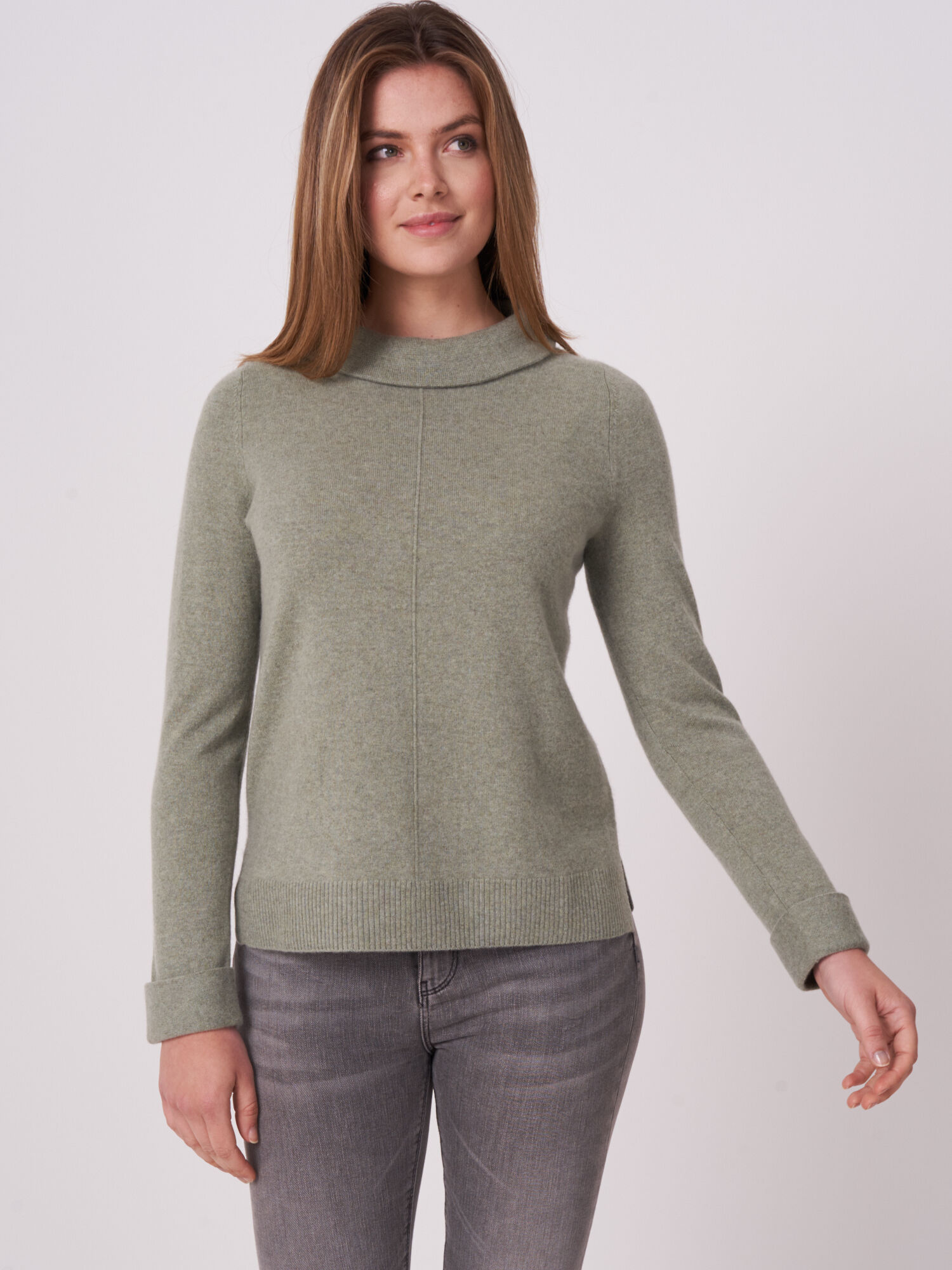 Audrey Hepburn style boat neck collar