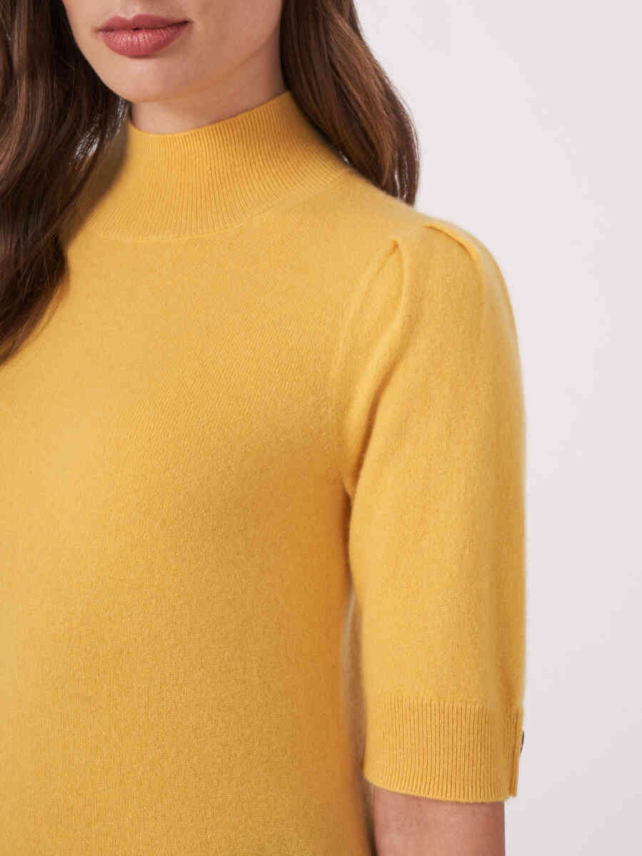Cropped short sleeve cashmere sweater image number 2