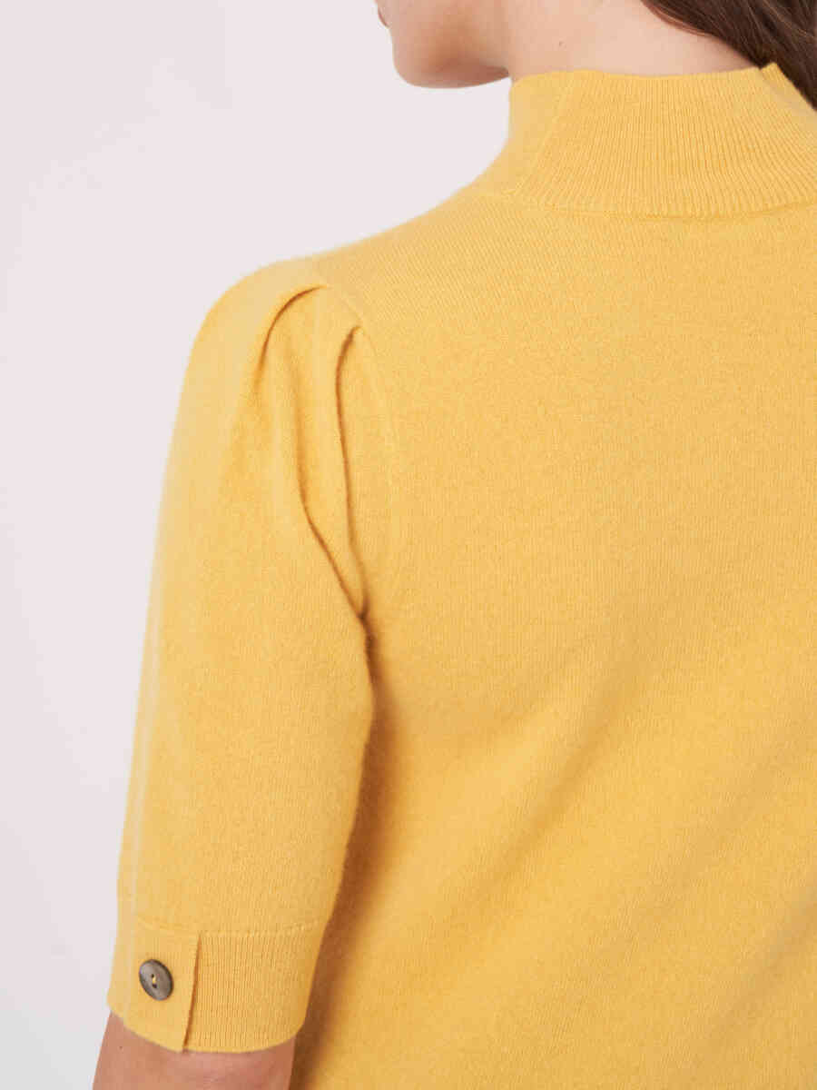 Cropped short sleeve cashmere sweater image number 4