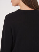 Organic cashmere sweater with ribbed hem and slits image number 4