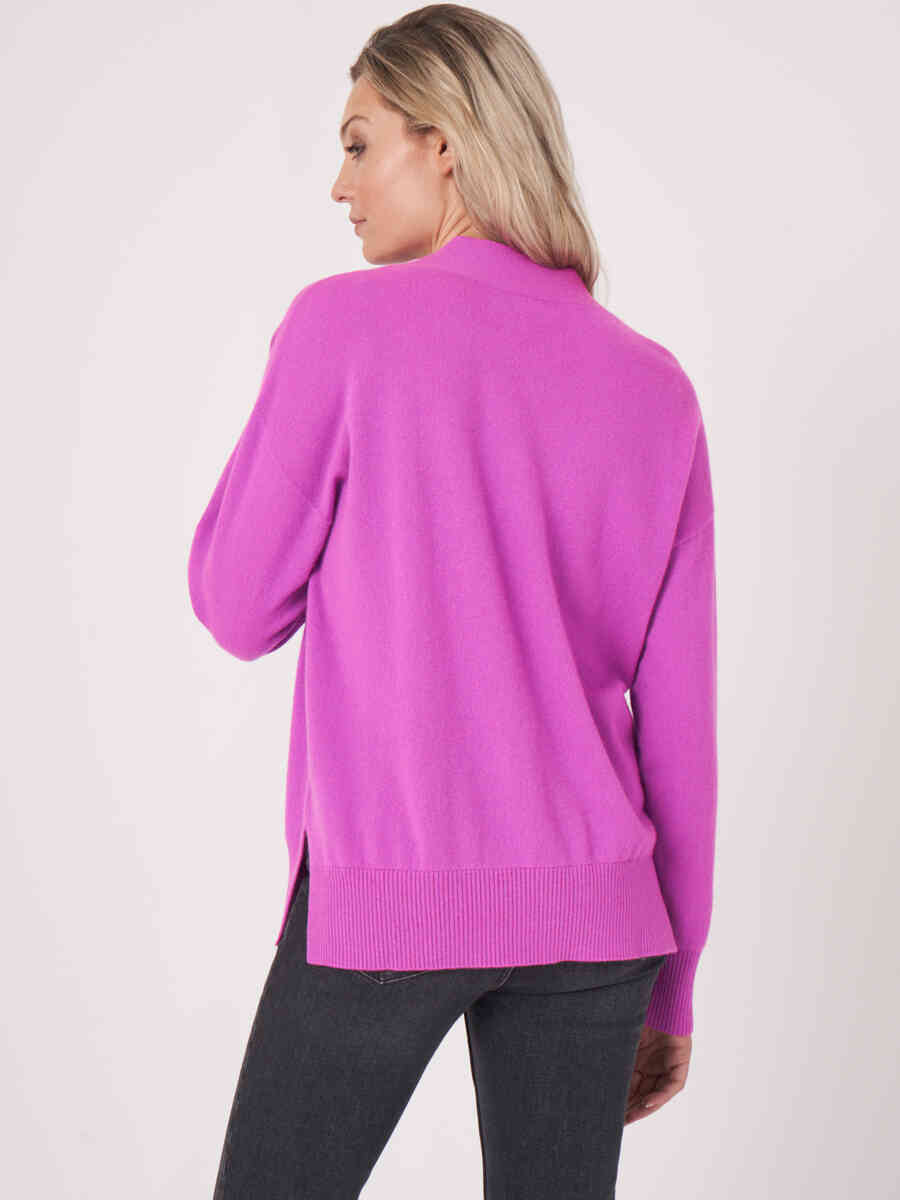 Deep V-neck cashmere sweater image number 2