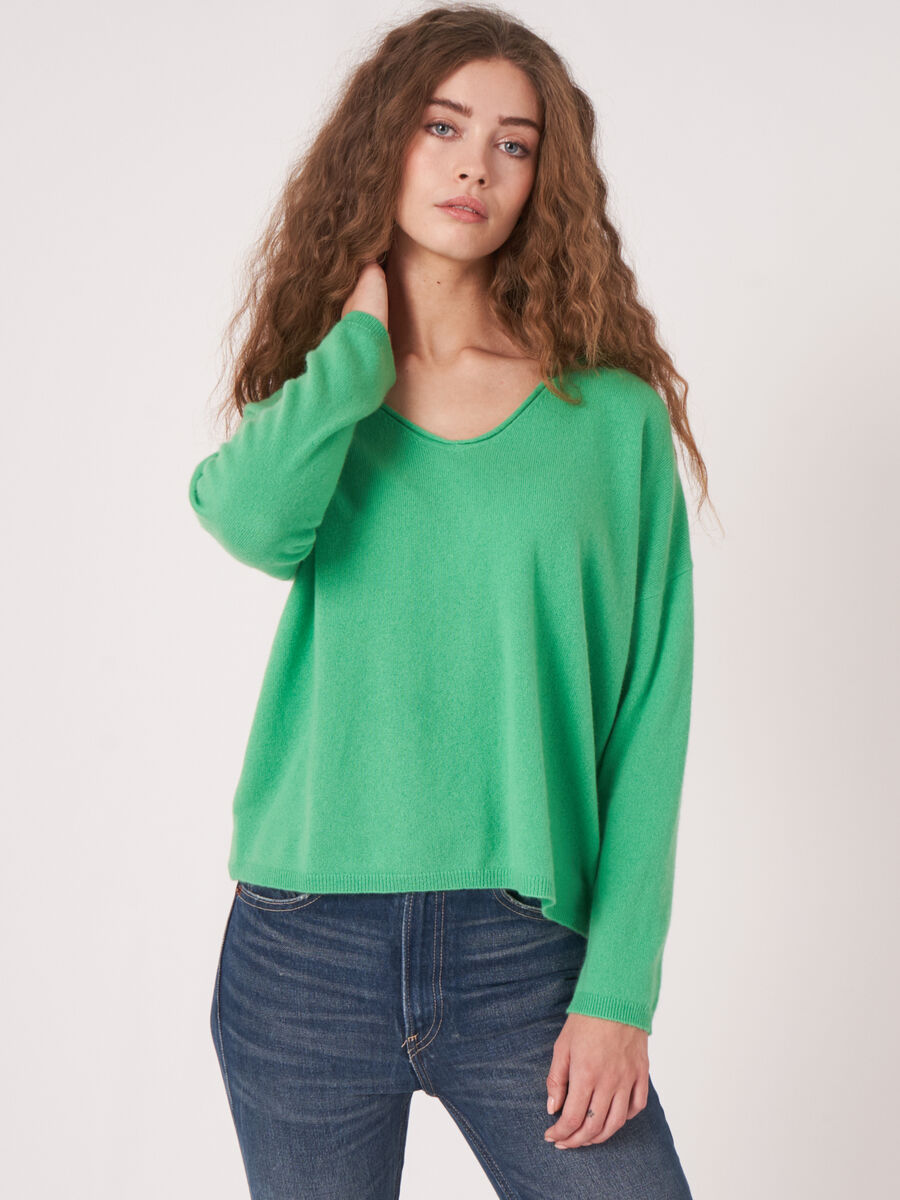 Oversized organic cashmere V-neck sweater image number 0