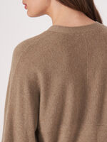 V-neck buttoned cardigan with puff sleeves image number 4