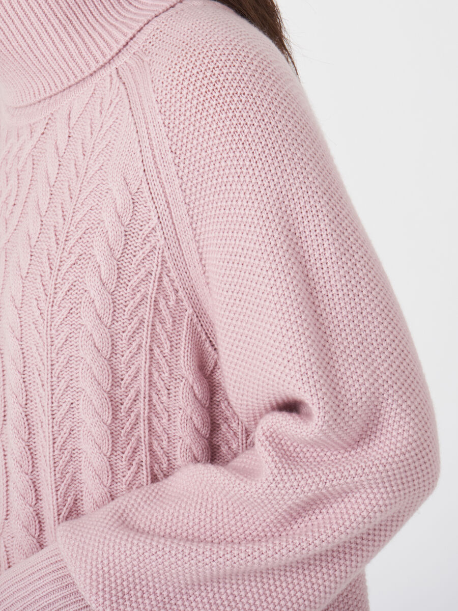 Women's Chunky cable knit turtleneck pullover with puff sleeves