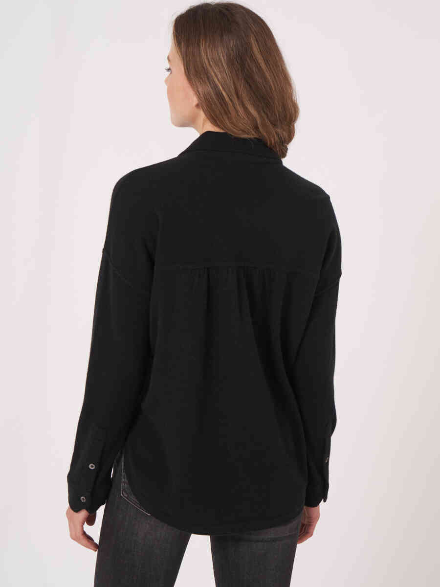 Fine knit cashmere-wool blouse with shirt collar image number 1