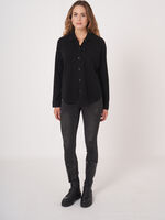 Fine knit cashmere-wool blouse with shirt collar image number 5