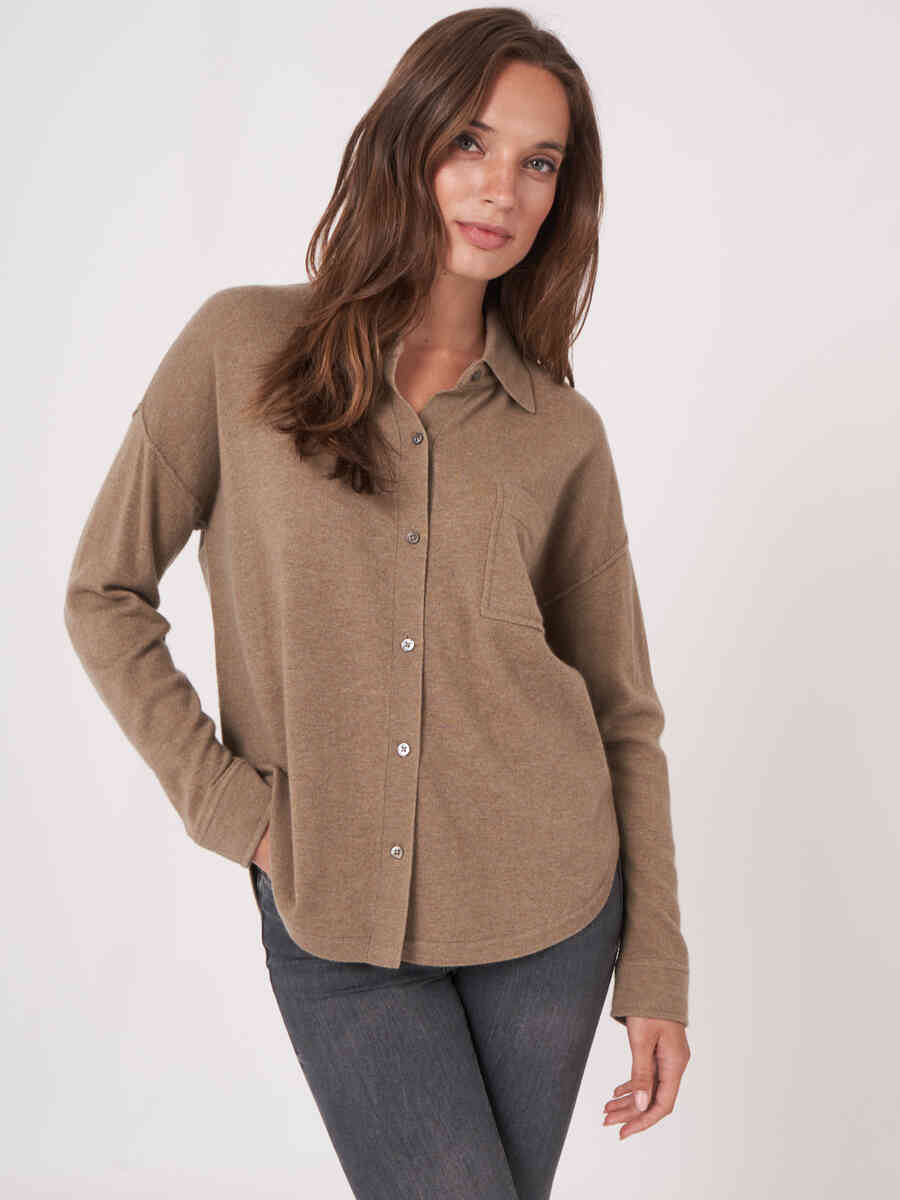 Fine knit cashmere-wool blouse with shirt collar image number 0