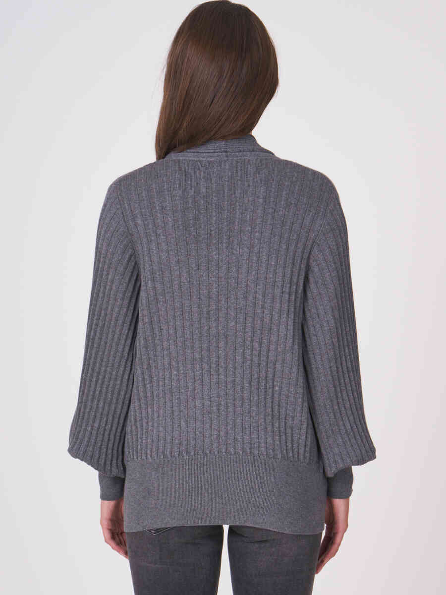 Cropped rib knit cardigan with pleated puff sleeves image number 5