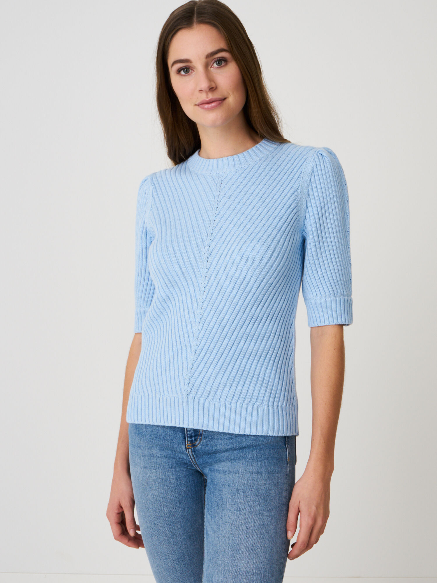 Short puff sleeve sweater with diagonal fancy rib knit