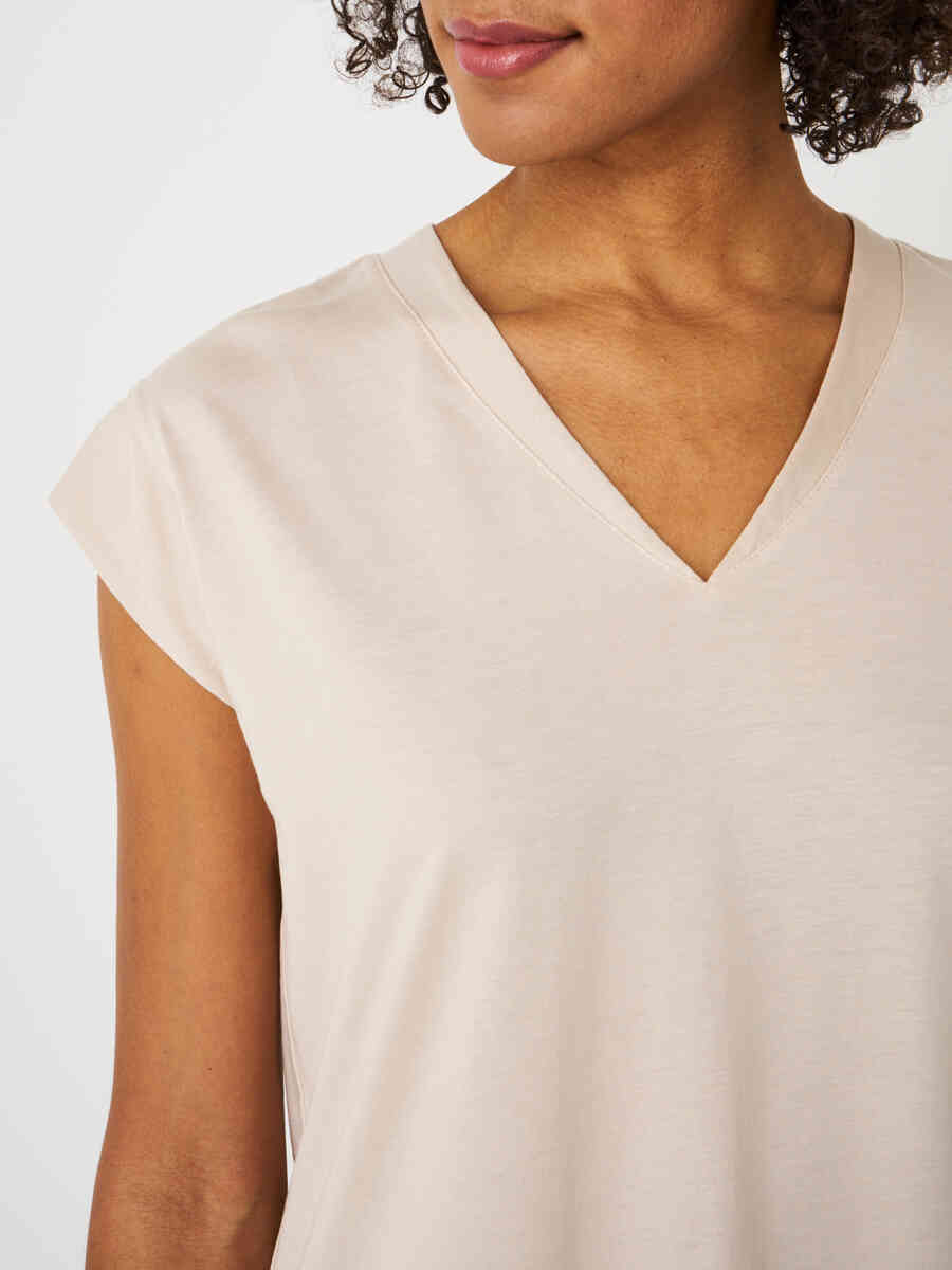 V-neck cotton blend top with drop shoulders image number 2