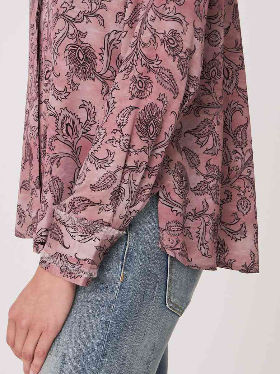 Stretch satin silk blouse in paisley leaves print with mandarin collar and fringed cuffs image number 2