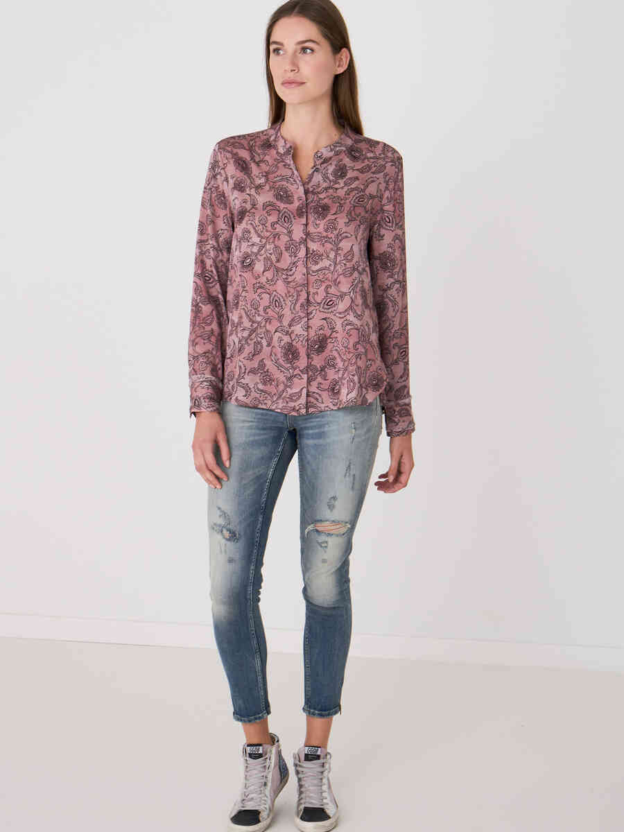 Stretch satin silk blouse in paisley leaves print with mandarin collar and fringed cuffs image number 3