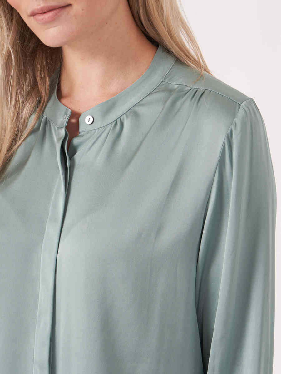 Silk blouse with mandarin collar image number 3