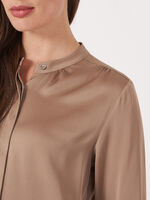 Silk blouse with mandarin collar image number 2
