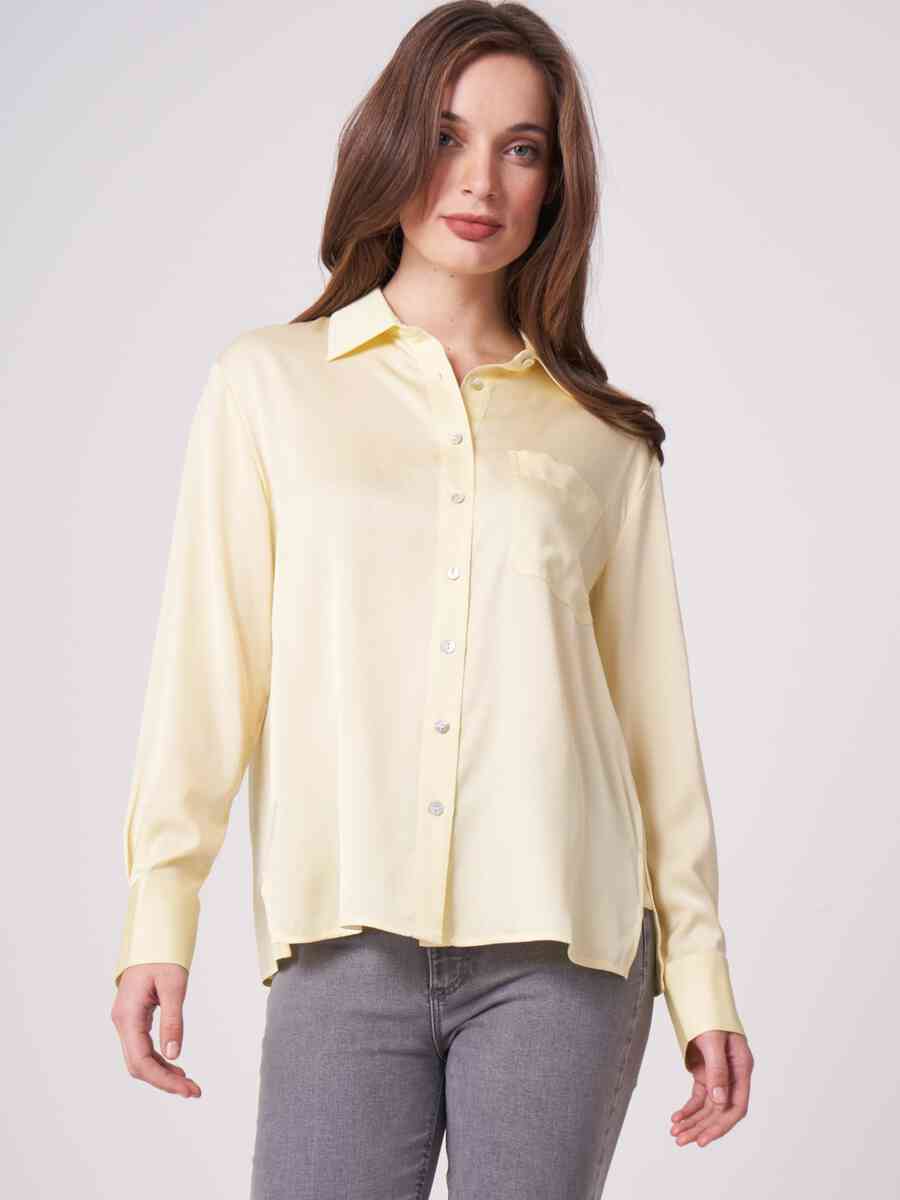Silk shirt with chest pocket and side slits image number 0