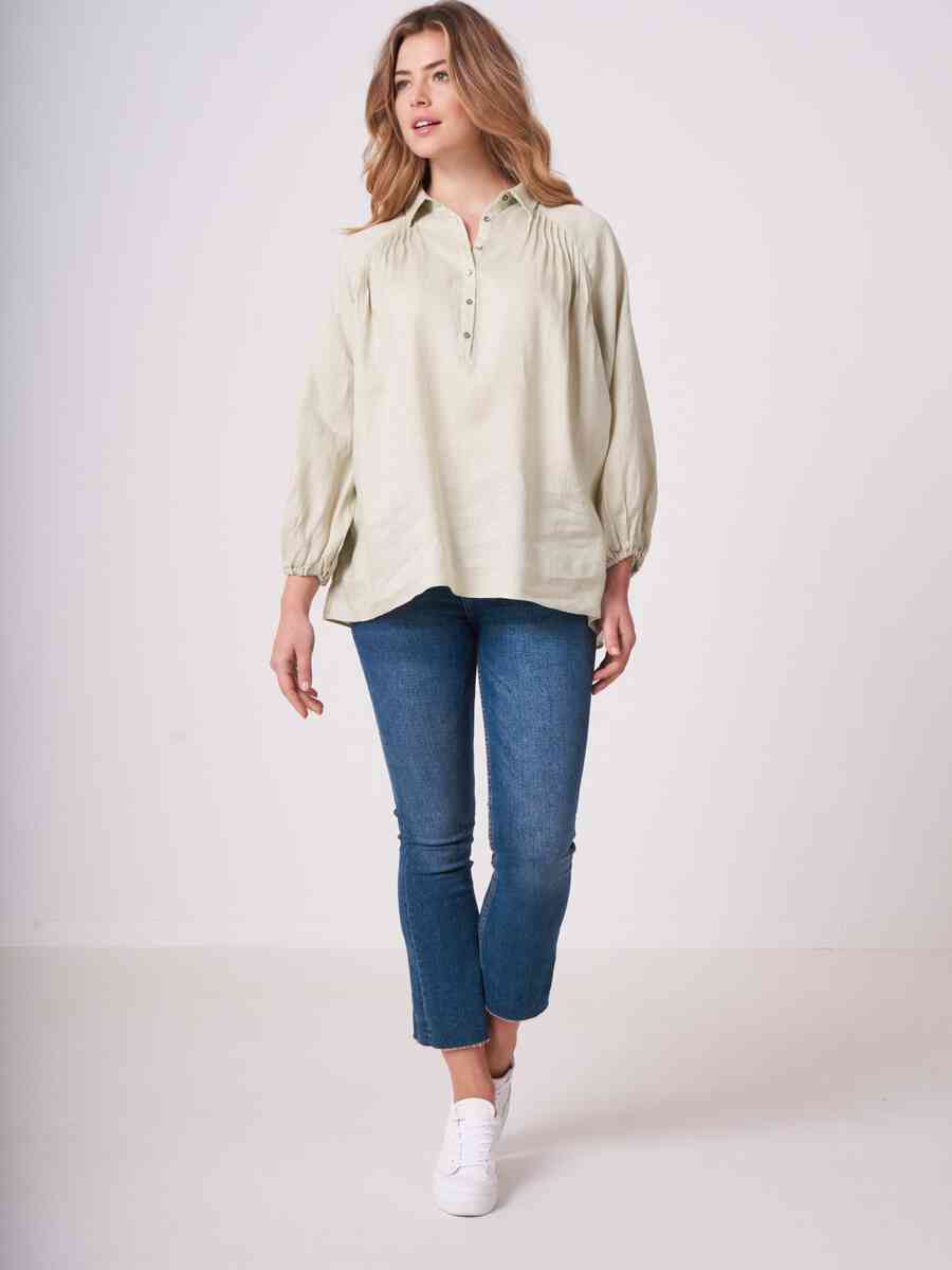 Linen blouse with puff sleeves image number 3