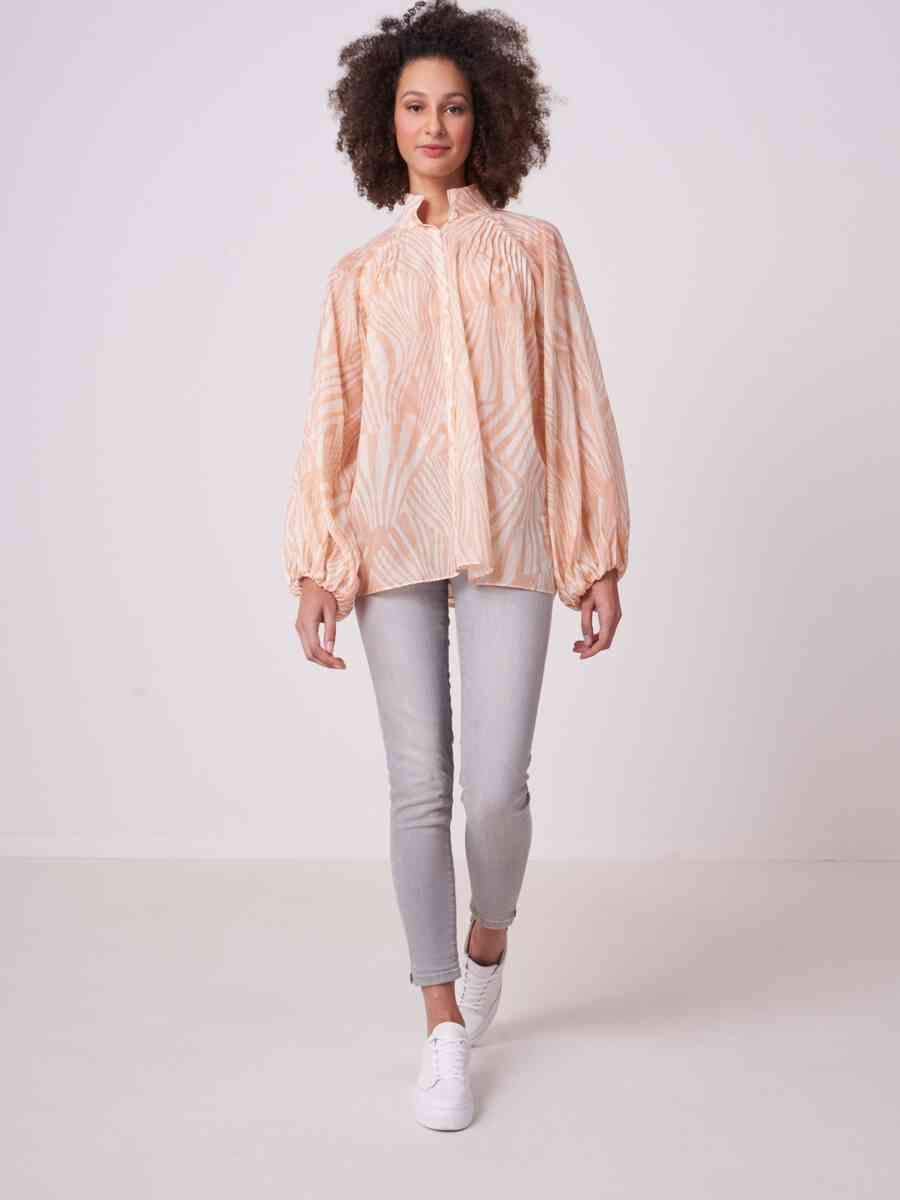 Lightweight silk blend printed blouse with puff sleeves image number 3