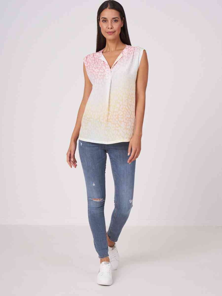 Silk top with leopard print in color gradient image number 3