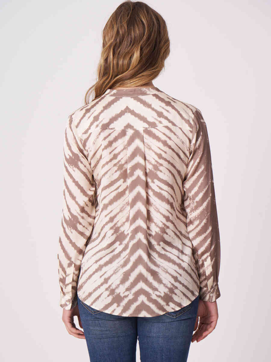 Silk A-line tie dye print blouse with mandarin collar image number 1