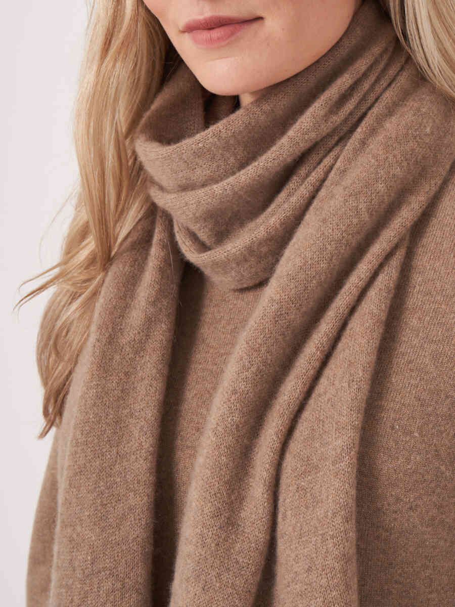 Fine knit organic cashmere scarf image number 4