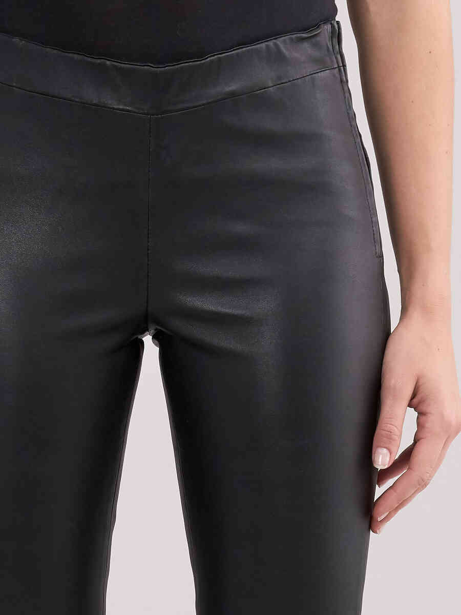 Leather leggings image number 2