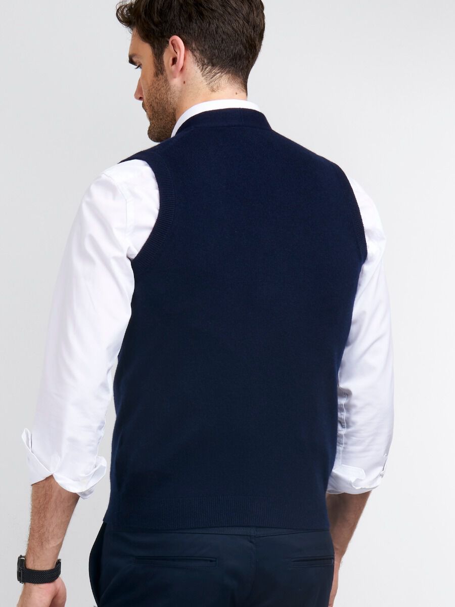 Men's buttoned sweater vest