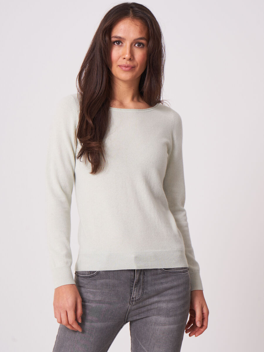 Basic fine knit organic cashmere boat neck sweater image number 0