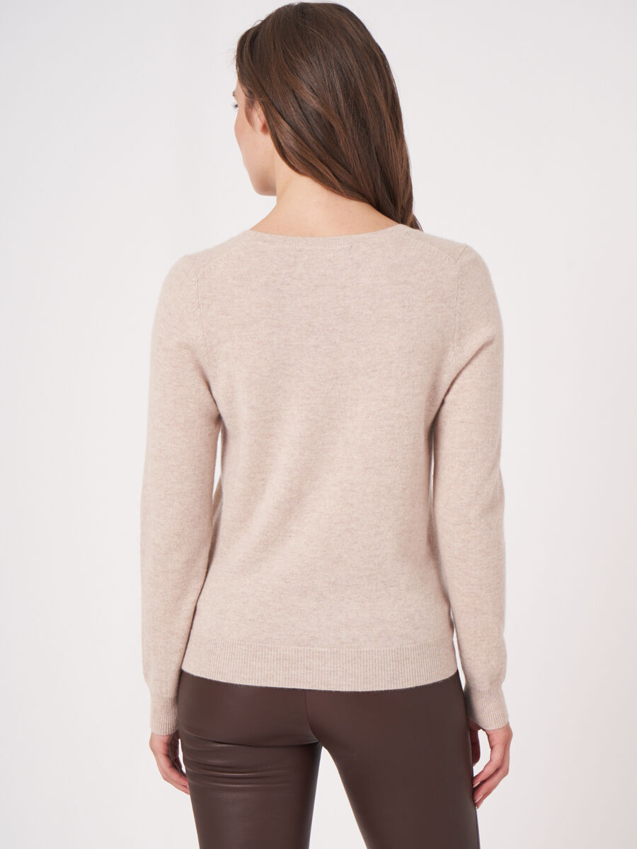 Basic cashmere cardigan with V-neck image number 1