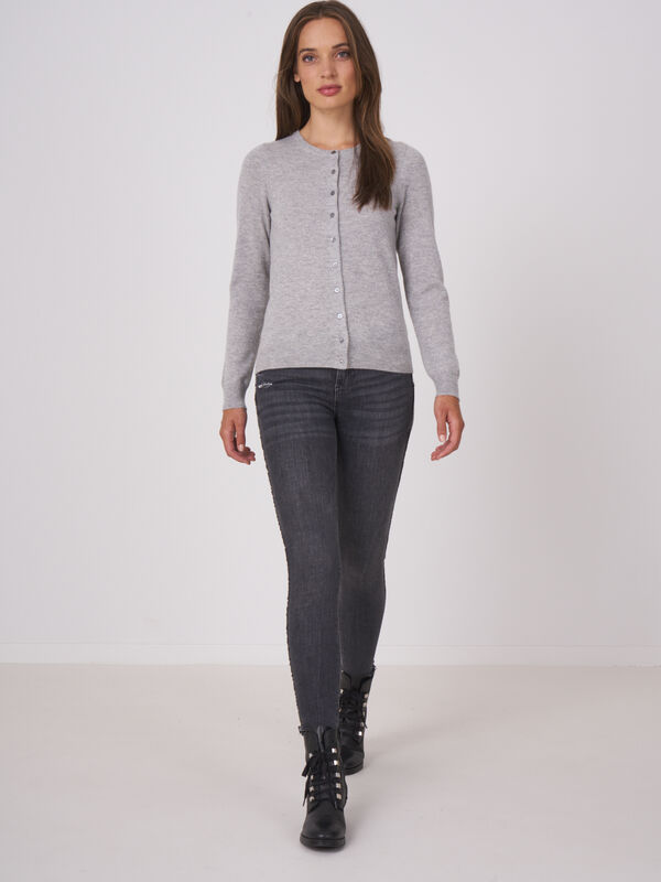 Basic Kaschmir-Strickjacke mit Rundhalsausschnitt image number 3