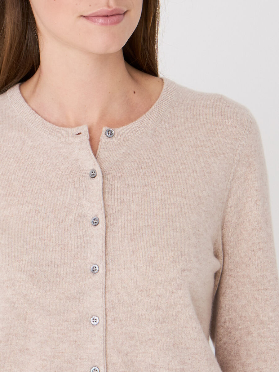 Basic cashmere cardigan met ronde hals image number 4