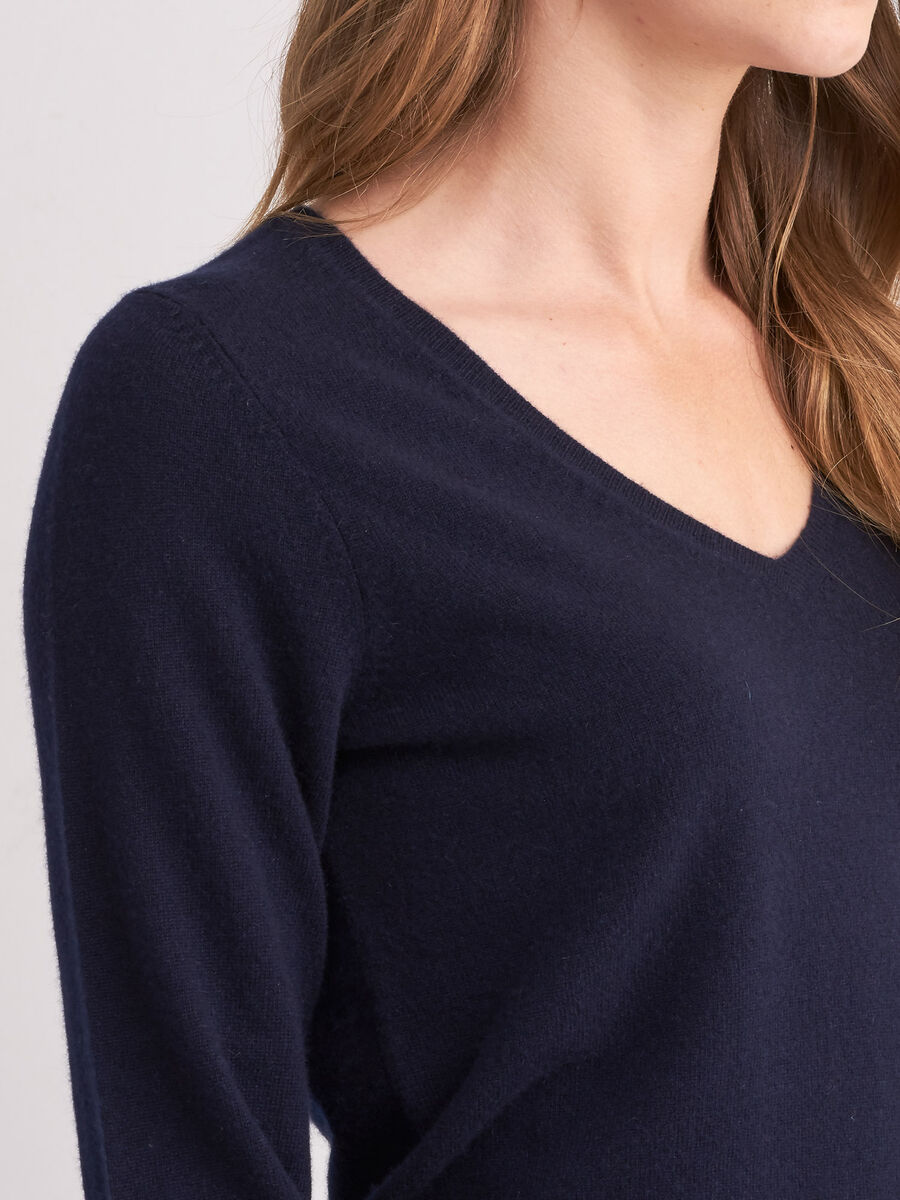 Cashmere V-neck jumper image number 2
