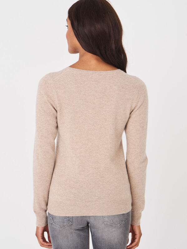Cashmere trui met V-hals image number 1