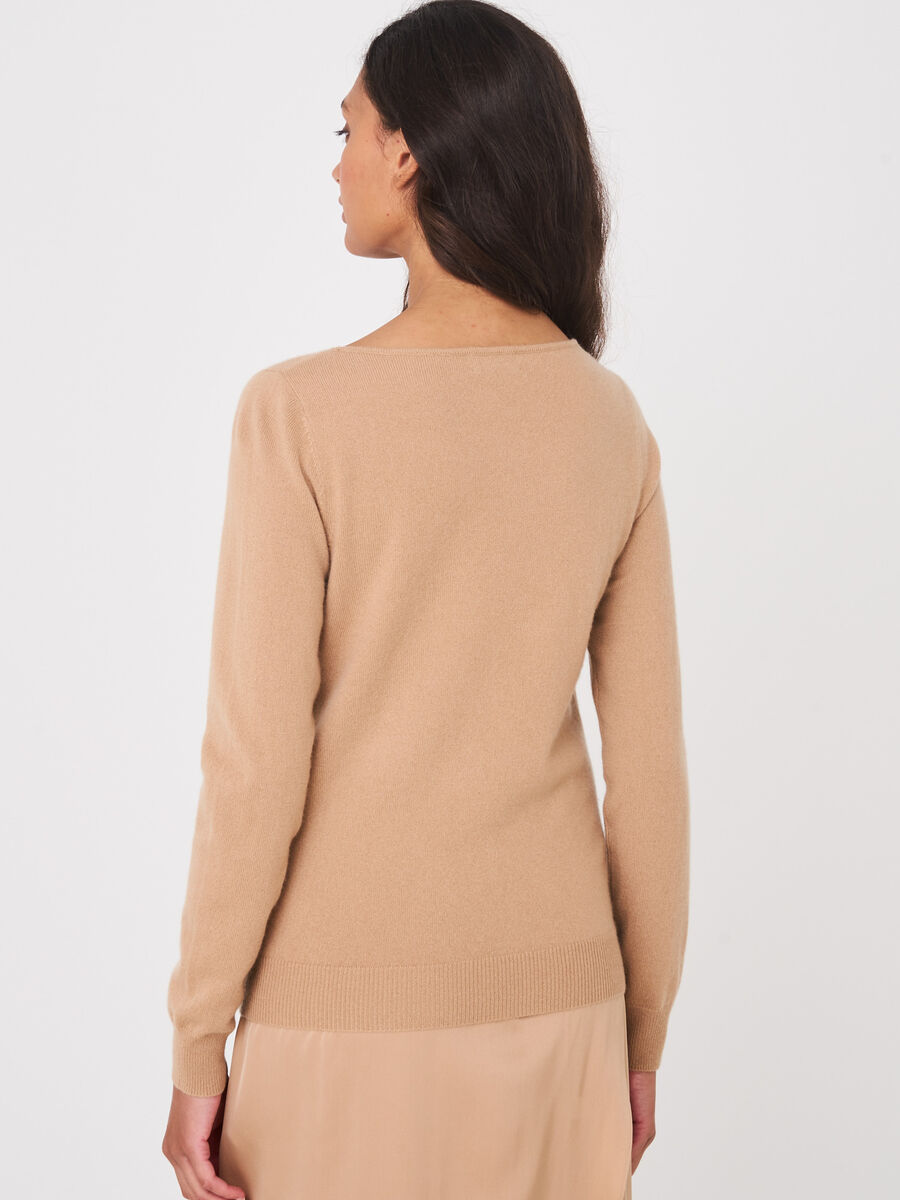 Cashmere trui met boothals image number 1