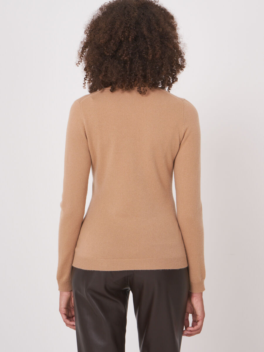 Cashmere V-neck jumper image number 1