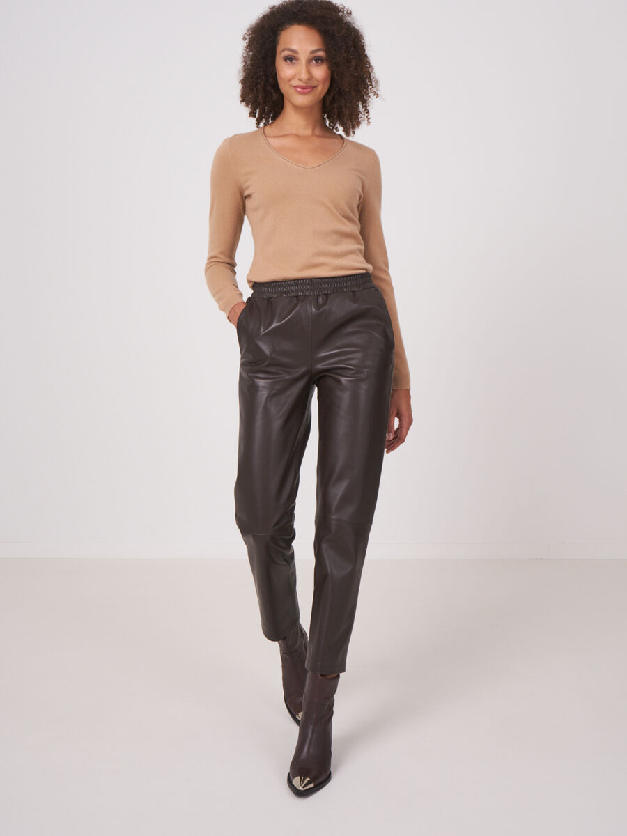 Cashmere V-neck jumper image number 3