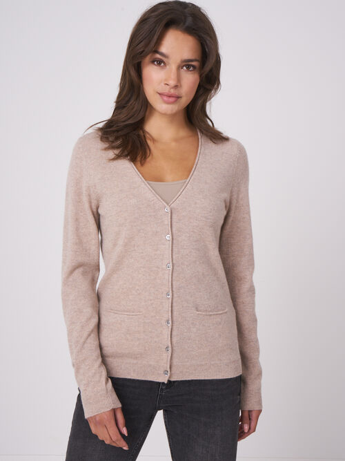 Basic cardigan with V-neck and pockets