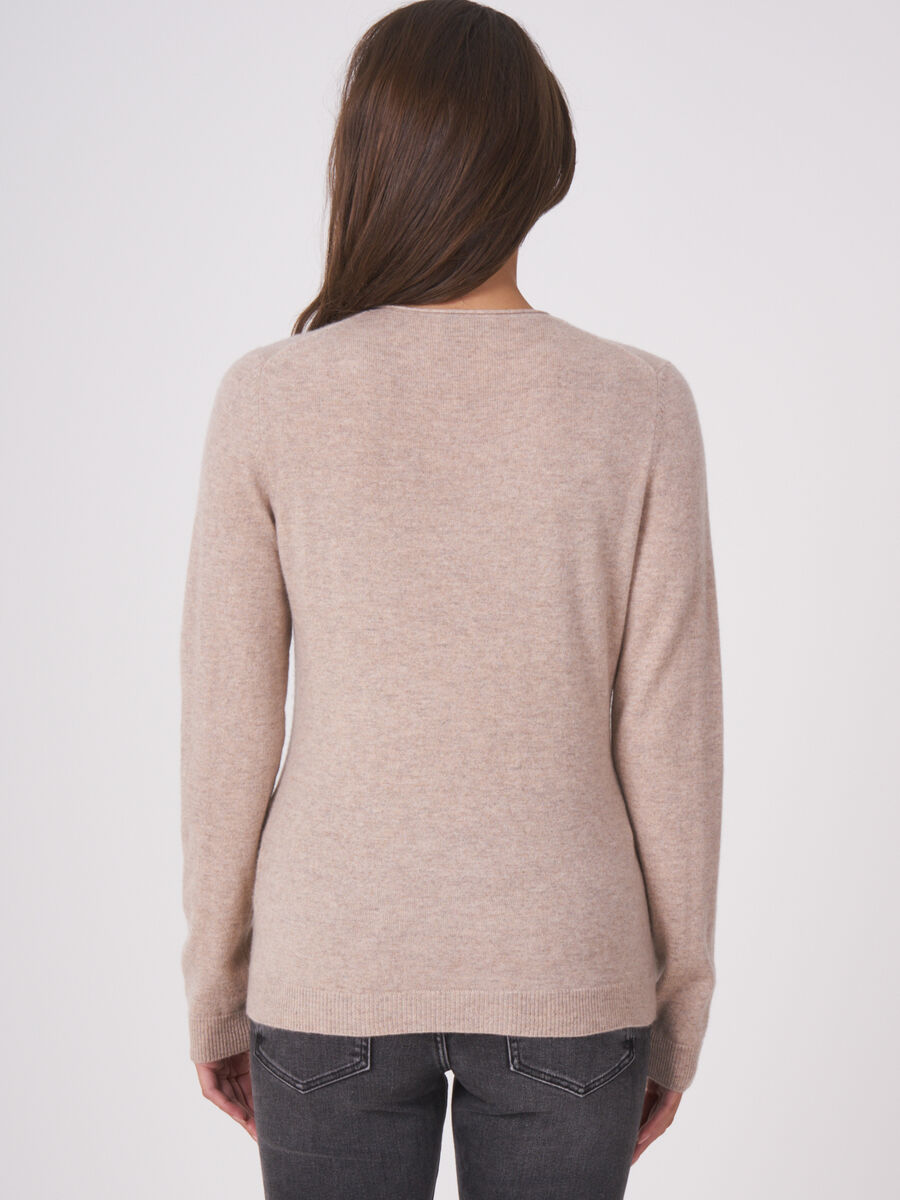 Basic cardigan with V-neck and pockets image number 1