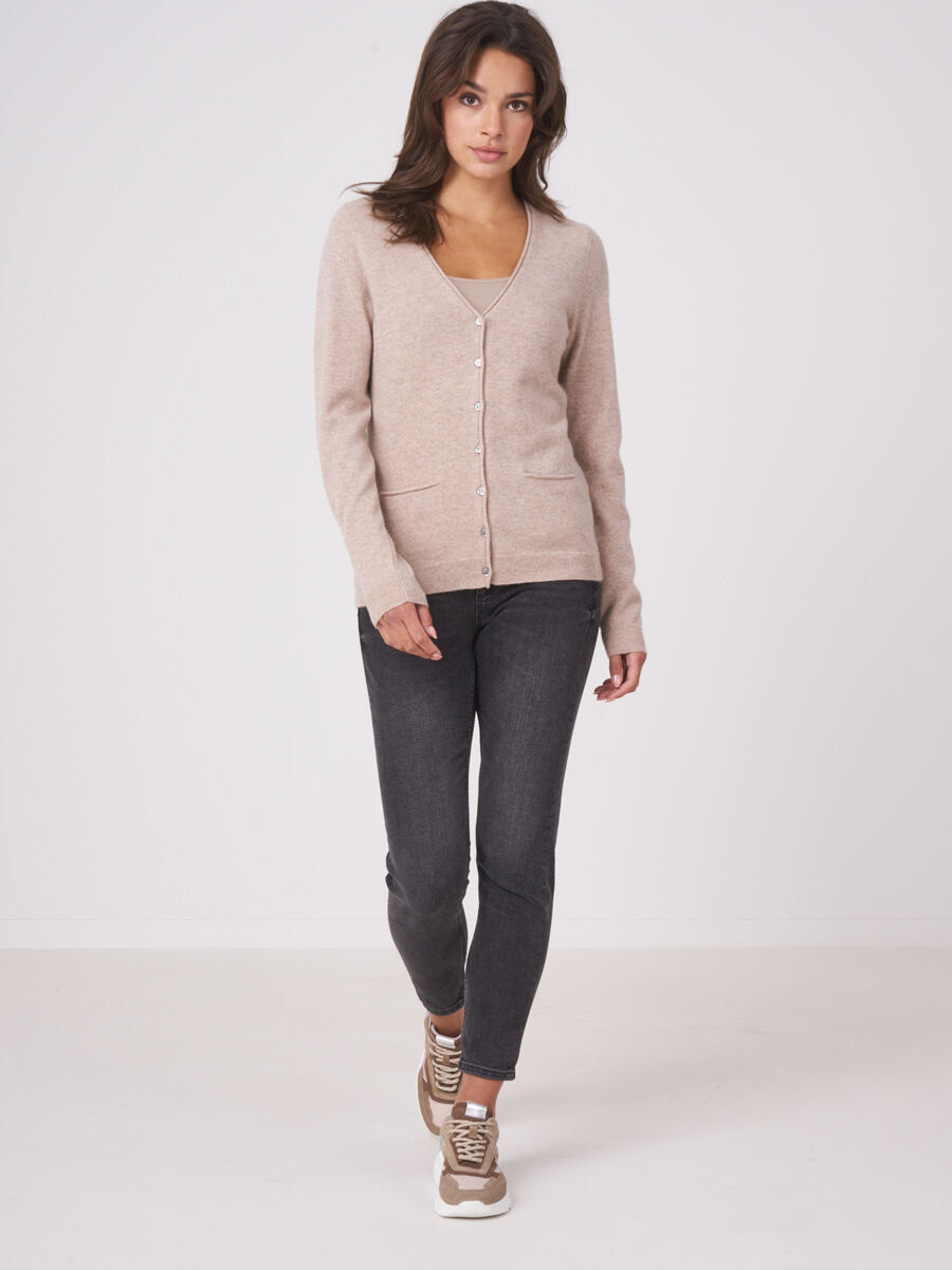 Basic cardigan with V-neck and pockets image number 3
