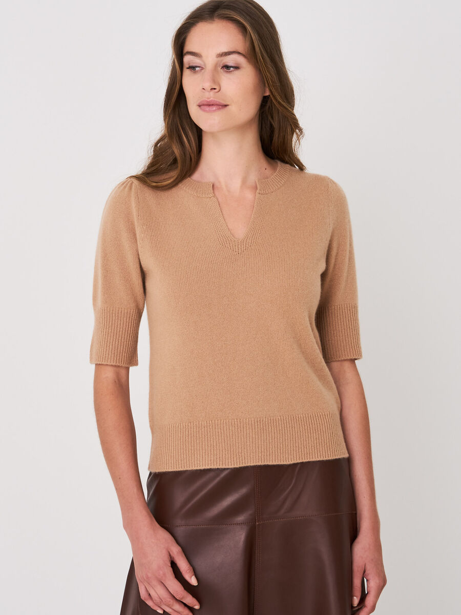 Pull à manches courtes à encolure fendue image number 2