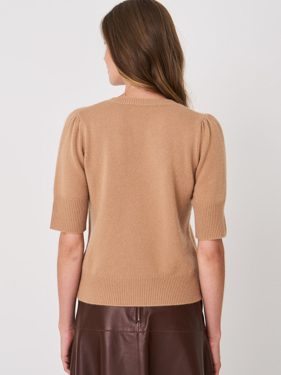 Pull à manches courtes à encolure fendue image number 3
