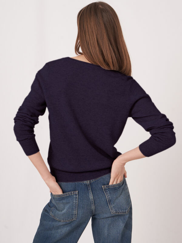 Basic Strickjacke mit V-Ausschnitt aus Bio-Kaschmir image number 4