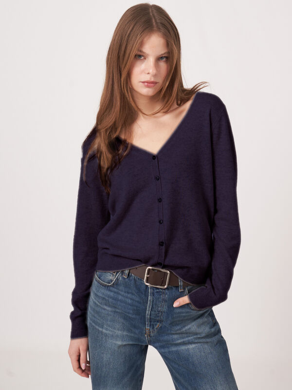 Basic Strickjacke mit V-Ausschnitt aus Bio-Kaschmir image number 5