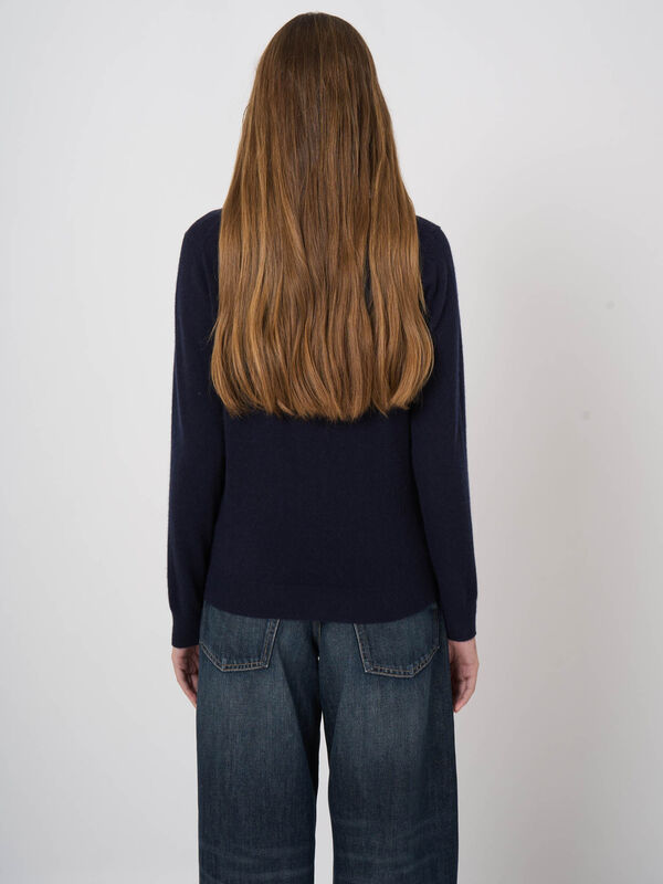 Basic Strickjacke mit V-Ausschnitt aus Bio-Kaschmir image number 2