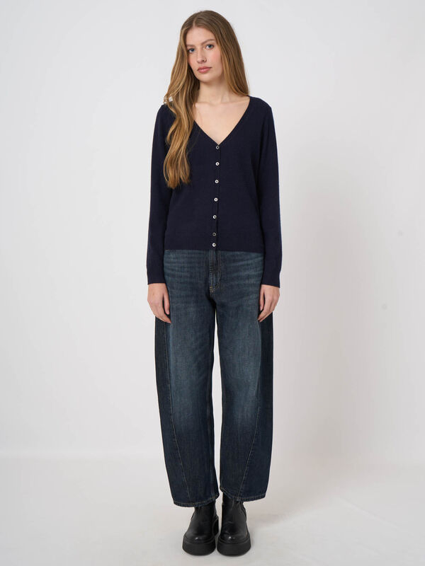 Basic Strickjacke mit V-Ausschnitt aus Bio-Kaschmir image number 3