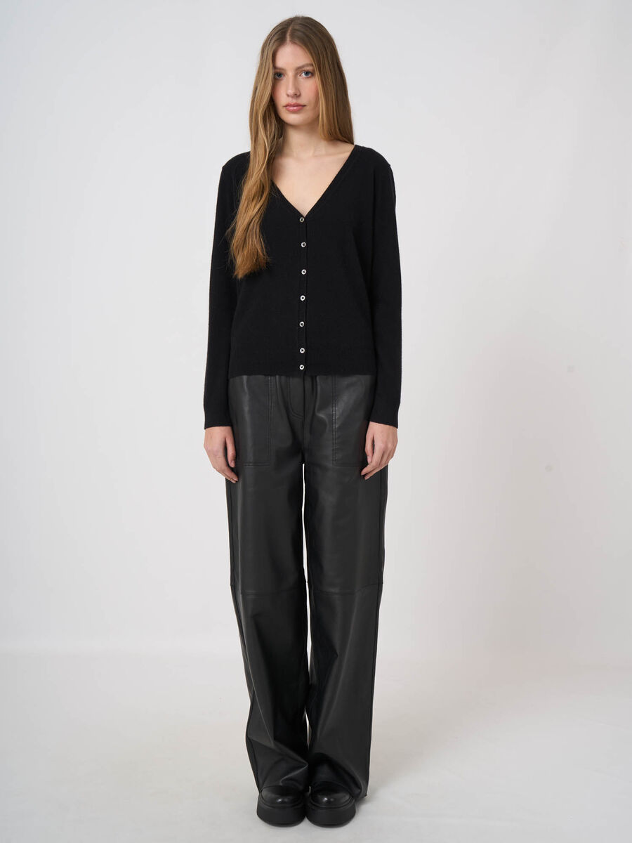 Cardigan classique &agrave; col V en cachemire biologique image number 2