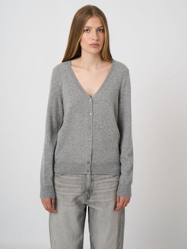 Basic organic cashmere cardigan with V-neck image number 0