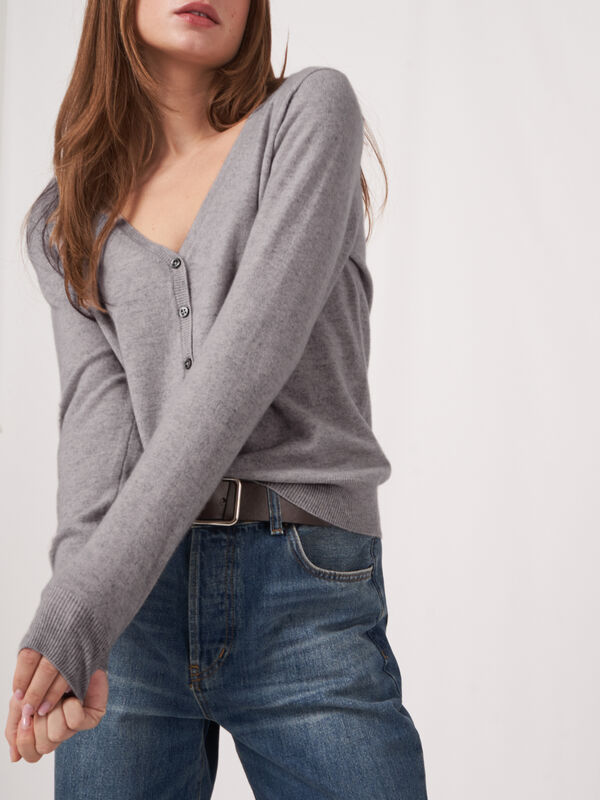 Basic Strickjacke mit V-Ausschnitt aus Bio-Kaschmir image number 3